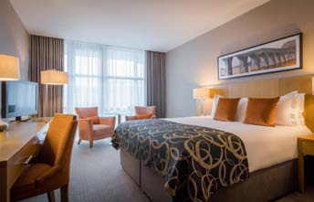 спалня на Clayton Hotel Cork City