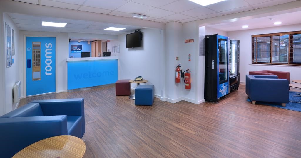 υποδοχή στο μπροστινό δωμάτιο στο Travelodge Cork