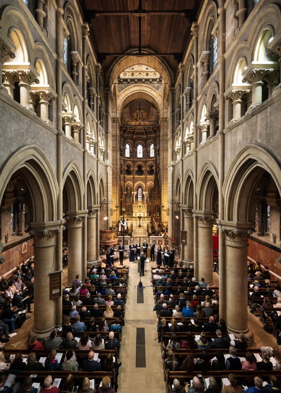 Il Chamber Choir Ireland si esibisce nella cattedrale di St Finbarre