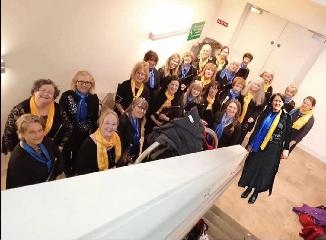Cahir canterà nel coro