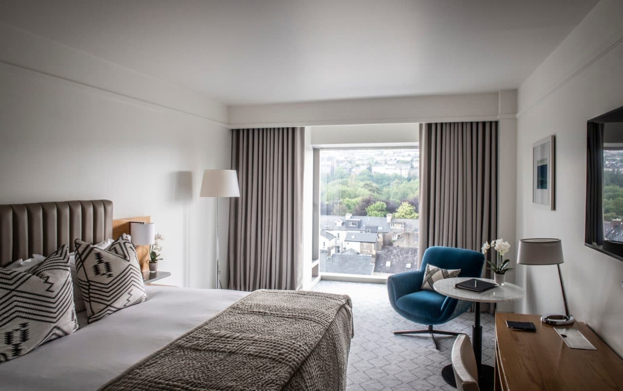 foto della camera da letto del River Lee Hotel